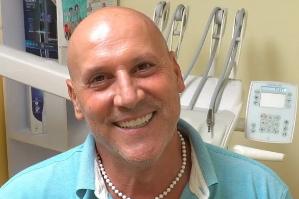 sorriso di un paziente dopo il percorso sorriso iconico fatto da michele inzaghi